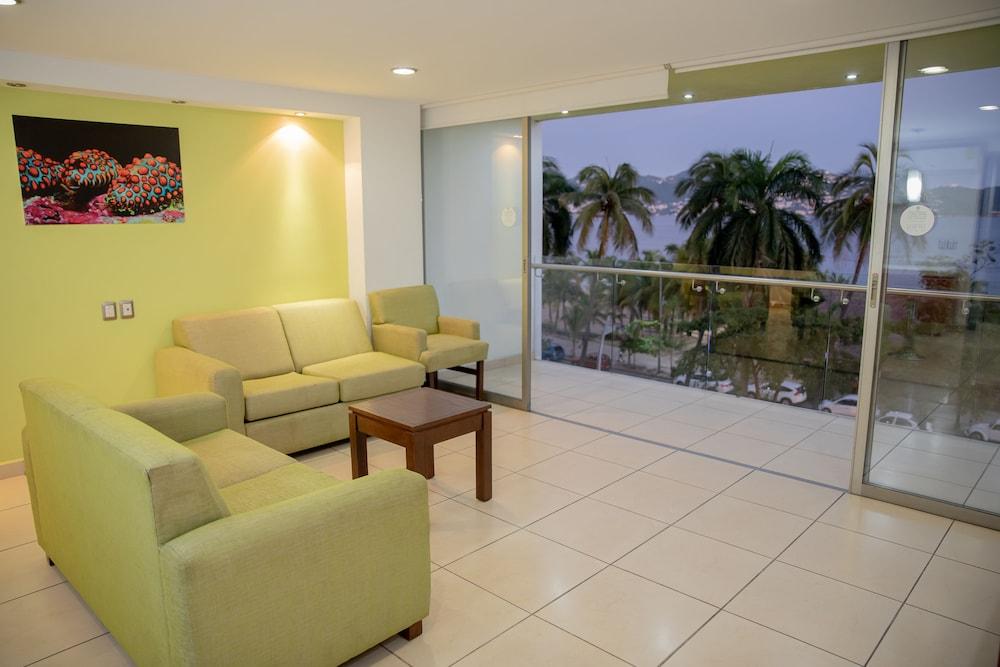 Ramada By Wyndham Acapulco Hotel & Suites Eksteriør billede