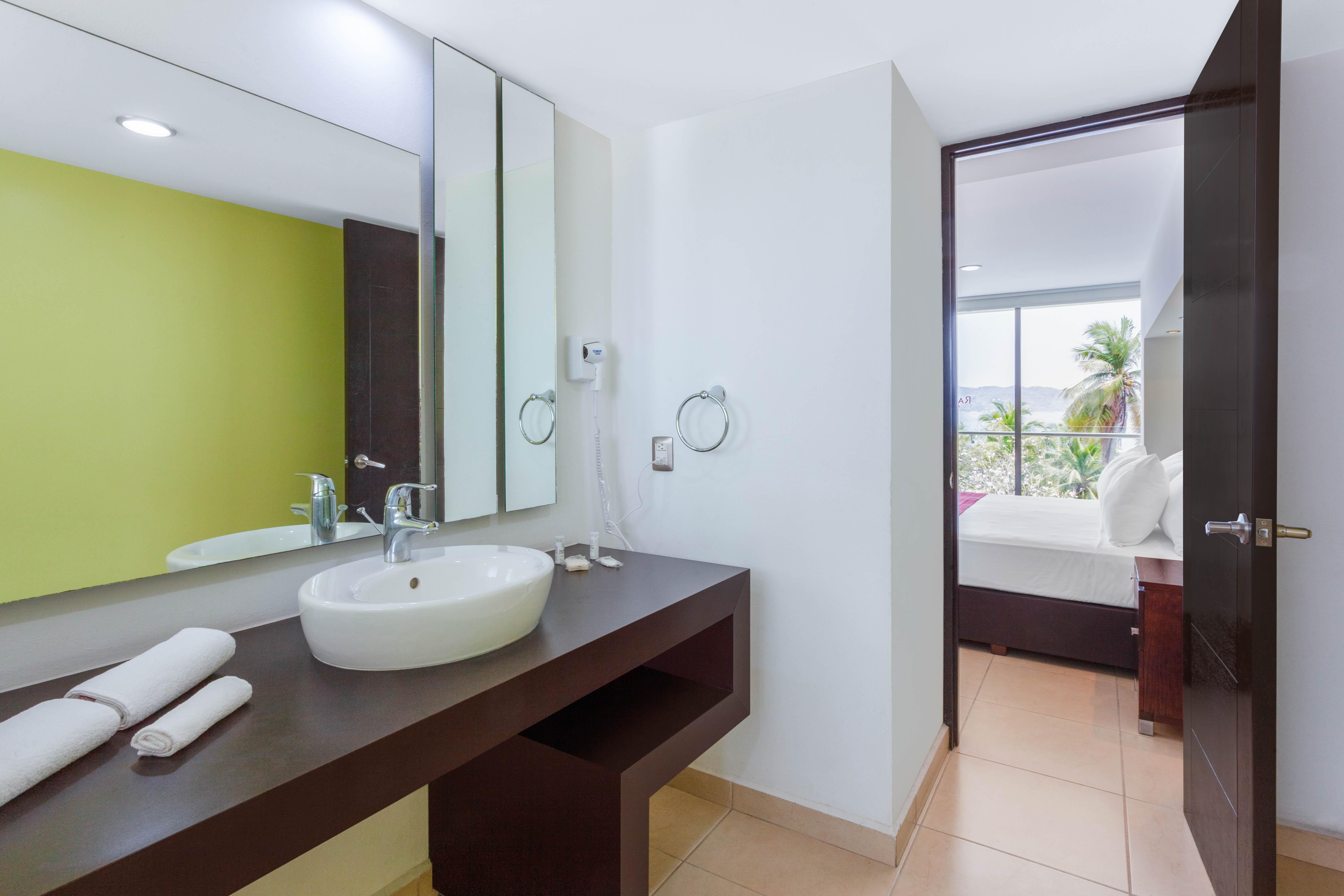 Ramada By Wyndham Acapulco Hotel & Suites Eksteriør billede