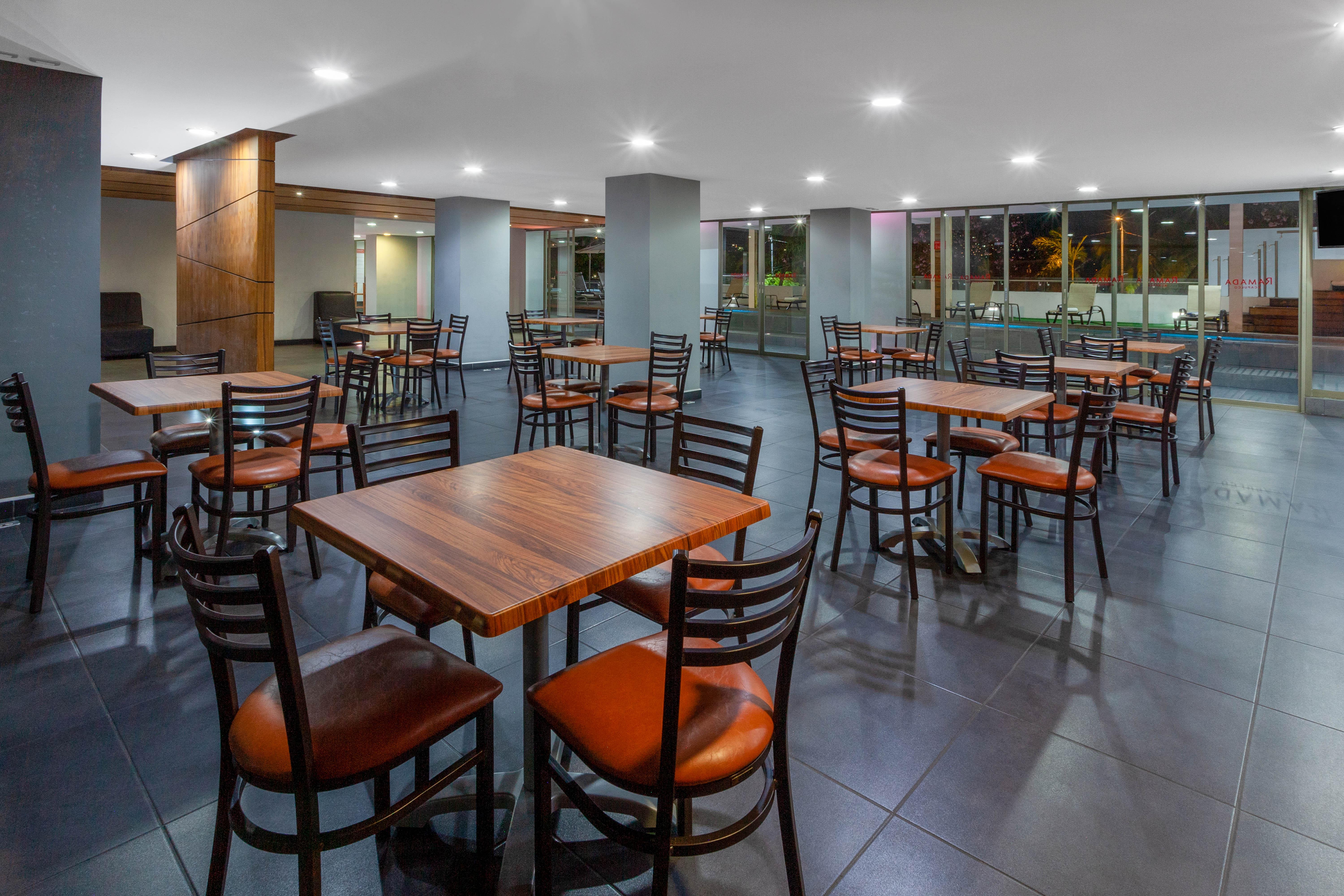 Ramada By Wyndham Acapulco Hotel & Suites Eksteriør billede