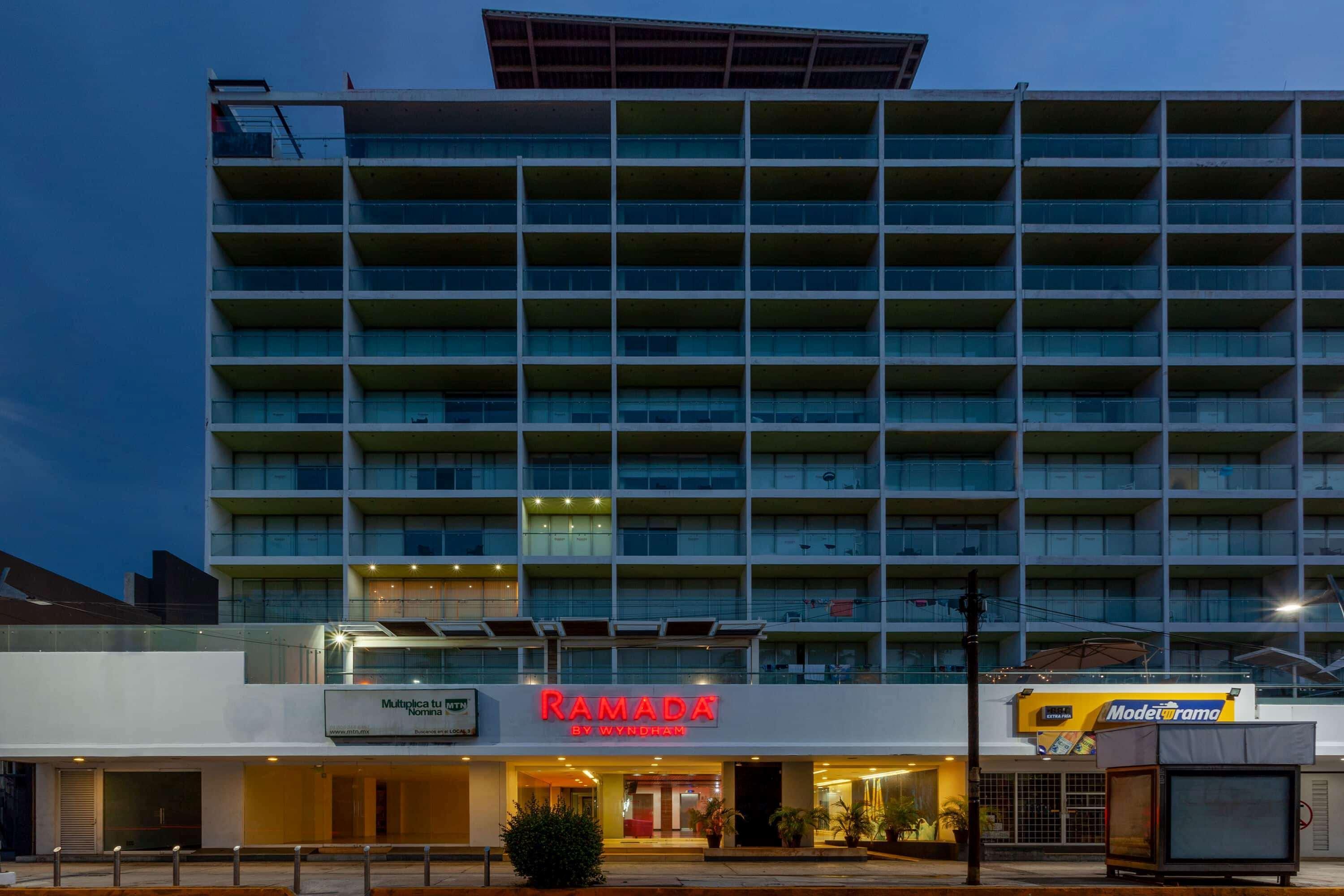 Ramada By Wyndham Acapulco Hotel & Suites Eksteriør billede