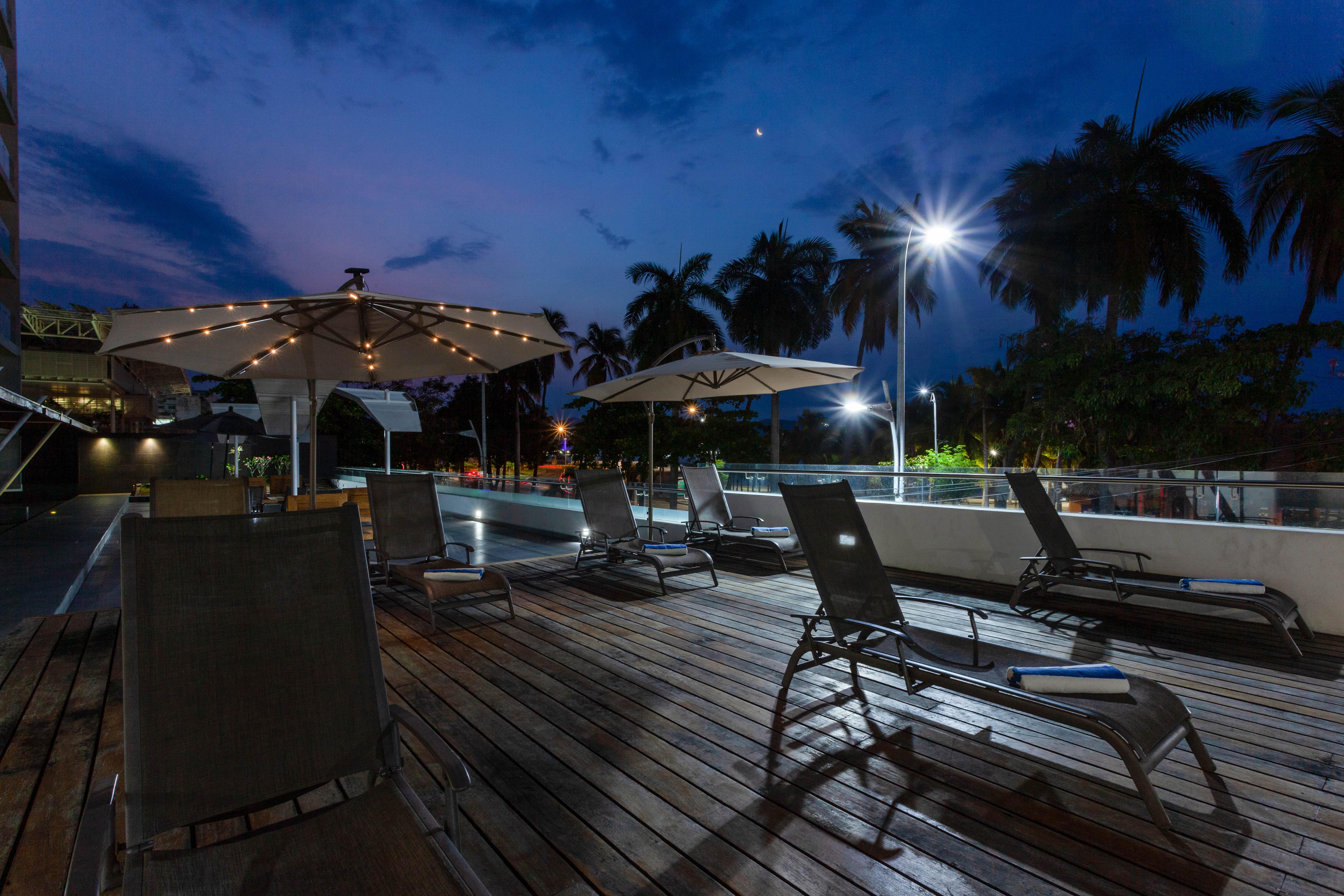 Ramada By Wyndham Acapulco Hotel & Suites Eksteriør billede