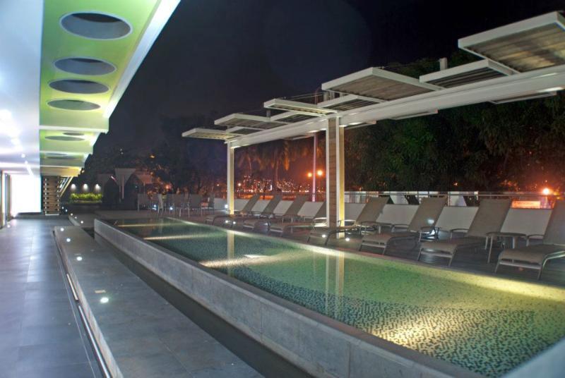 Ramada By Wyndham Acapulco Hotel & Suites Eksteriør billede