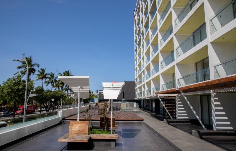 Ramada By Wyndham Acapulco Hotel & Suites Eksteriør billede